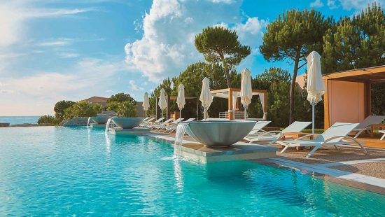 Tα luxury resorts άντεξαν στον κορωνοϊό