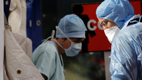 Γαλλία: Σύσταση για χορήγηση αναμνηστικής δόσης από 18 ετών και άνω