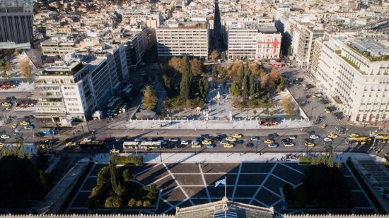 Tα περιοριστικά μέτρα στην Αττική πιέζουν κι άλλο τα ξενοδοχεία 12μηνης λειτουργίας