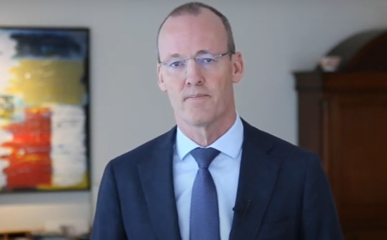 Στροφή 180° από την Ολλανδία! Να βοηθήσουμε Ελλάδα και Ιταλία, λέει τώρα ο κεντρικός τραπεζίτης