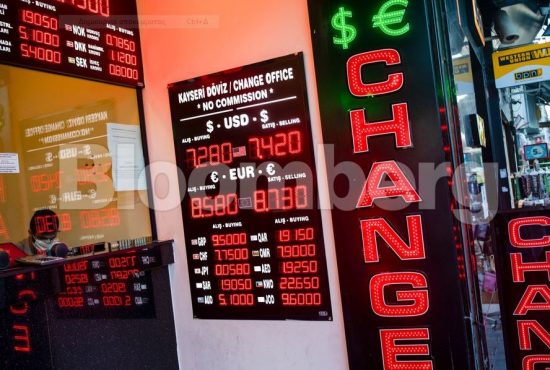 Το γκρέμισμα της λίρας πνίγει την Τουρκία στον πληθωρισμό