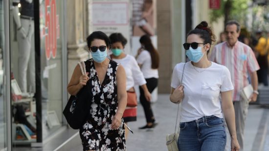 Όλα τα μέτρα για τον κορωνοϊό: Πού γίνεται υποχρεωτική η μάσκα