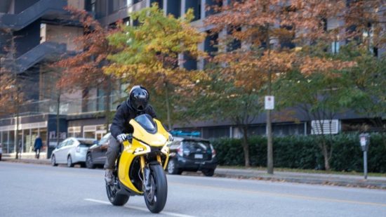 Με δίπλωμα οδήγησης ΙΧ οι οδηγοί θα μπορούν να οδηγούν και μηχανές μέχρι 125 κυβικά