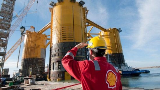 Royal Dutch Shell: Ετοιμάζει 9.000 απολύσεις – «Στροφή» στις χαμηλές εκπομπές άνθρακα