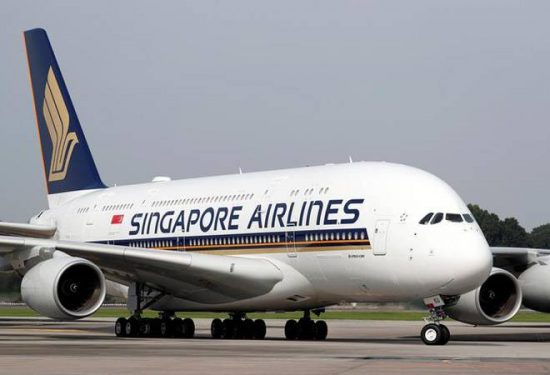 Singapore Airlines: Ξεκινά πτήσεις στις οποίες όλα τα μέλη του πληρώματος έχουν εμβολιαστεί