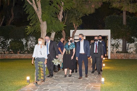 Επίσκεψη Πομπέο: Φιλοξενούμενος στο σπίτι του πρωθυπουργού στα Χανιά