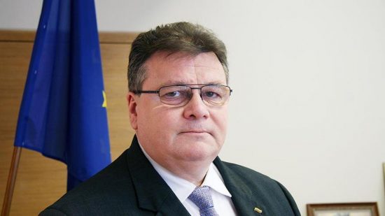 Λιθουανός ΥΠΕΞ: Τίθεται σε καραντίνα ύστερα από την επίσκεψη Μακρόν στη χώρα