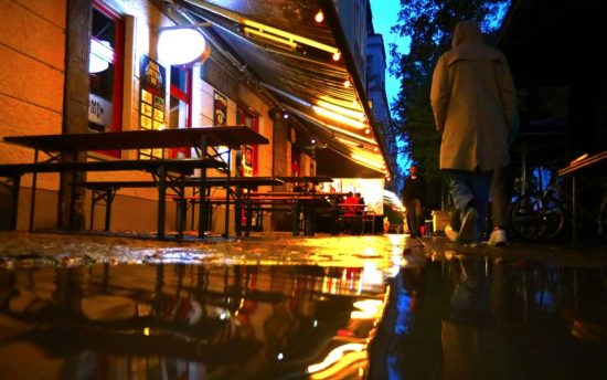 Βερολίνο: Δικαστήριο αναστέλλει την απαγόρευση λειτουργίας μπαρ και εστιατορίων