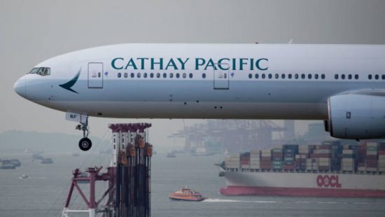 Cathay Pacific: 8.500 απολύσεις, κλείνει θυγατρική της