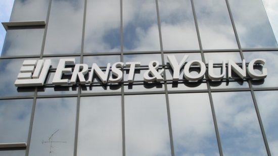 EY: 9+1 πολιτικοί κίνδυνοι που θα «σημαδέψουν» το 2021