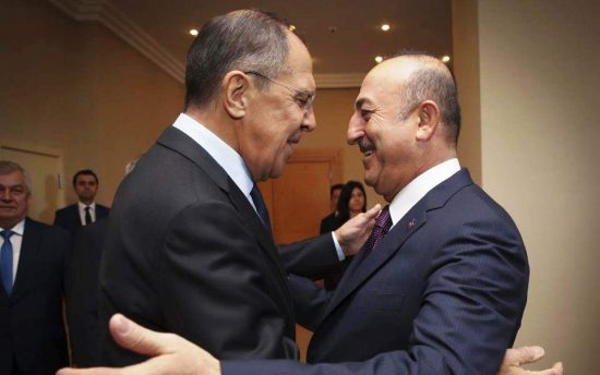 Τσαβούσογλου προς Μόσχα: Πιέστε τους Αρμενίους για ανακωχή