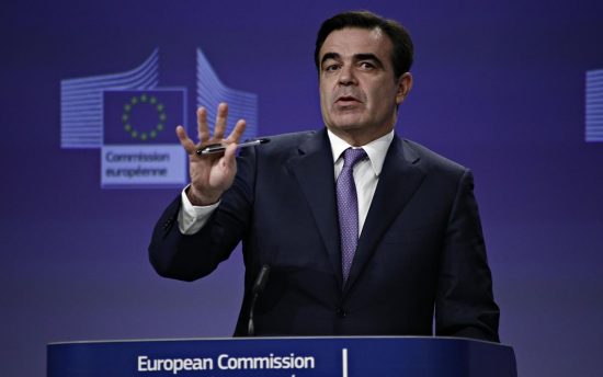 Σχοινάς: Η Κομισιόν ετοιμάζει πακέτο για άνοιγμα μετακινήσεων, πιστοποιητικά εμβολιασμού και κινητικότητα