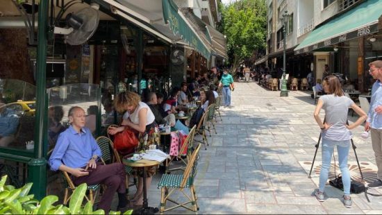 Κορωνοϊός: Προ των πυλών «μάσκα παντού» στην Αττική – Πιθανή η παράταση ωραρίου στην εστίαση