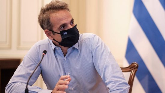 Ανάμεσα σε δύο τηλεδιασκέψεις το «στίγμα» των αποφάσεων Μητσοτάκη