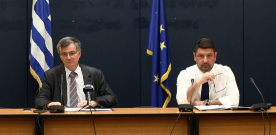 Επιχειρηματίες εστίασης κατά Τσιόδρα-Χαρδαλιά: «Στοχοποιούν τις επισκέψεις σε εστιατόρια, καφέ και μπαρ ως επικίνδυνες»