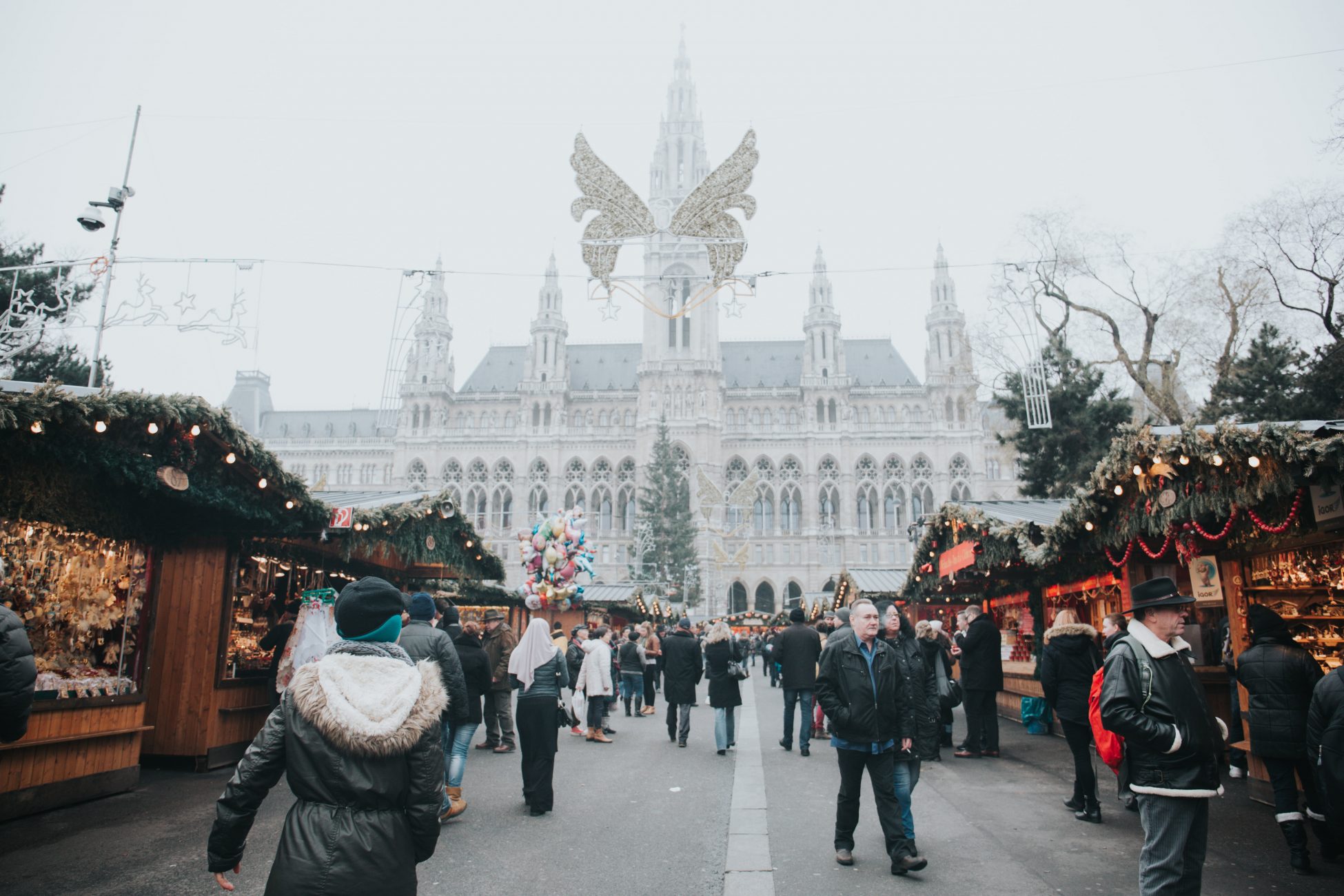 Οι χριστουγεννιάτικες αγορές της Βιέννης «αψηφούν» τον κορωνοϊό