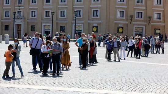 Ιταλία: Τηλεκπαίδευση έως το τέλος του μήνα σε πανεπιστήμια και σχολεία της περιφέρειας της Νάπολης