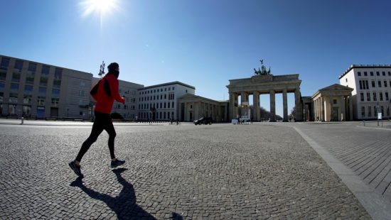 Covid-19: Αυτός είναι ο «οδικός χάρτης» των χωρών παγκοσμίως για την επιστροφή στην ομαλότητα