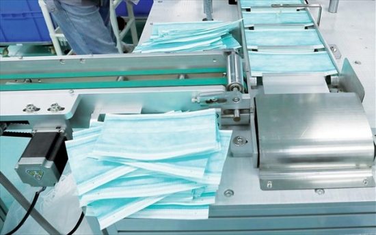 ΗΠΑ: Γιατί η χρήση της μάσκας βρίσκεται ξανά στο επίκεντρο της πολιτικής διαμάχης