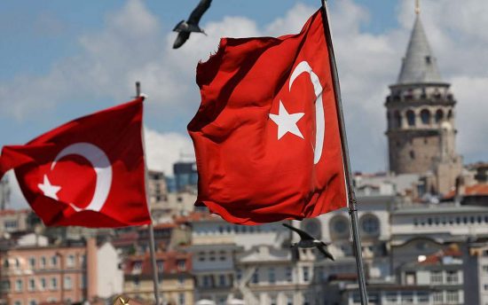 Τουρκία: Συνεχίζεται η μαζική φυγή κεφαλαίων – Η βουτιά της λίρας και οι διεθνείς ανησυχίες