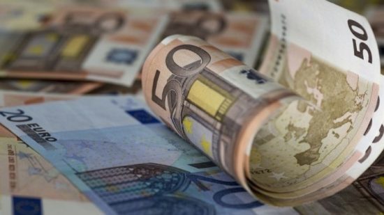 «Ζεστό χρήμα» €5 δισ. πριν από το Πάσχα στην αγορά
