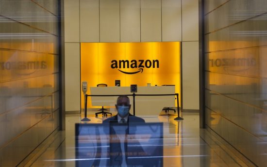 «Ψηφιακός πόλεμος» Walmart – Amazon την Black Friday και έπεται συνέχεια