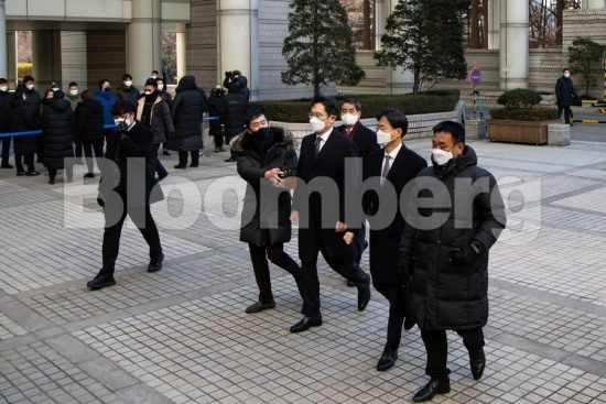 Λι Τζ. Γιονγκ: Ξανά αντιμέτωπος με ποινή φυλάκισης ο κληρονόμος της Samsung