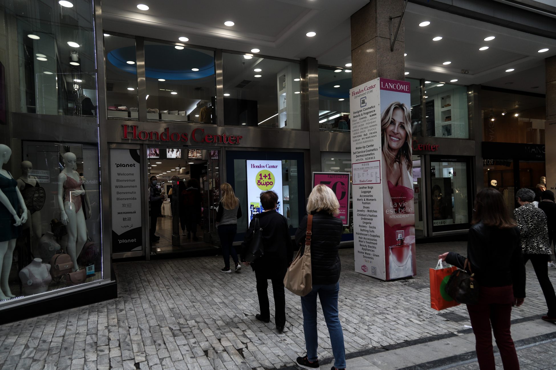 Άρση lockdown: Πότε ανοίγουν τα καταστήματα – Ημερομηνίες για λιανεμπόριο, κομμωτήρια, βιβλιοπωλεία