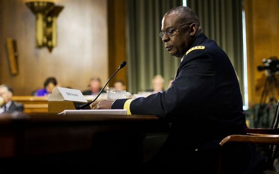 Ο Μπάιντεν ετοιμάζει τον Λόιντ Όστιν ως τον πρώτο μαύρο υπουργό Άμυνας των ΗΠΑ