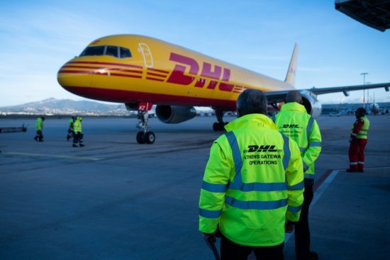 DHL Express: Ξεκίνησε η αερομεταφορά εμβολίων στην Ελλάδα