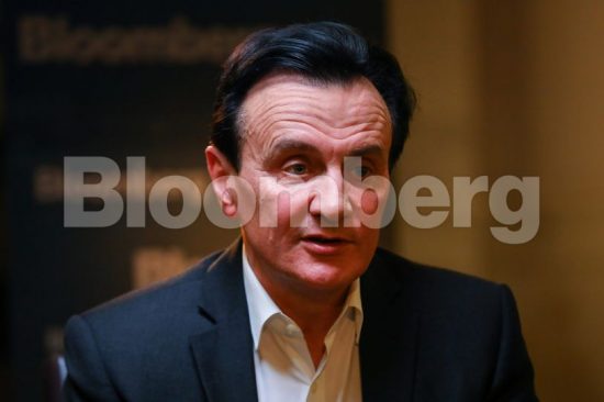 Ο CEO της AstraZeneca υπεραμύνεται του εμβολίου και κλείνει mega-deal