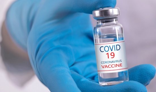 ΕΕ – κορωνοϊός: Καμία απόδειξη ότι το εμβόλιο δεν προστατεύει από το νέο στέλεχος