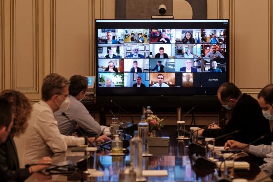 Το Μαξίμου στήνει άτυπη «dream team» στη βιοφαρμακευτική