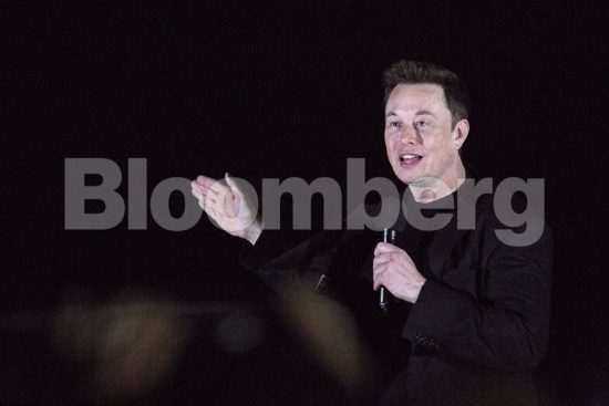 Έλον Μασκ: Ζητά συμβουλές για το πώς να «ξοδέψει» την αμύθητη περιουσία του