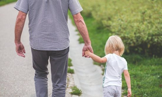 Νέο οικογενειακό δίκαιο – Ίδια δικαιώματα για τους χωρισμένους γονείς