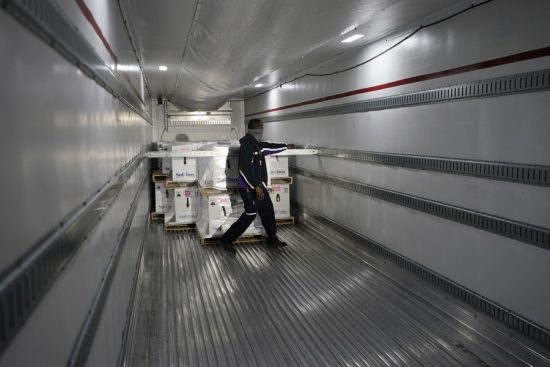 ΗΠΑ: Δόθηκε άδεια επείγουσας χρήσης σε θεραπεία αντισωμάτων για την Covid-19