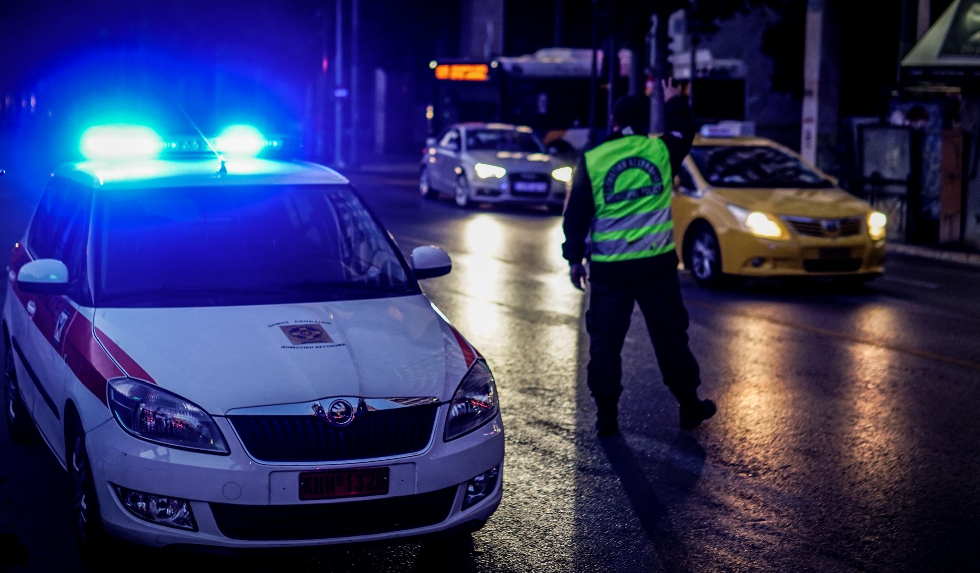 Απαγόρευση κυκλοφορίας: «Βροχή» ελέγχων και προστίμων – Πώς γίνονται οι μετακινήσεις