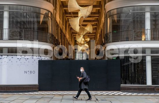 Βρετανία: Αντιμέτωπη με έλλειμμα «μαμούθ» – Φόβοι ότι θα φτάσει στο 20% του ΑΕΠ