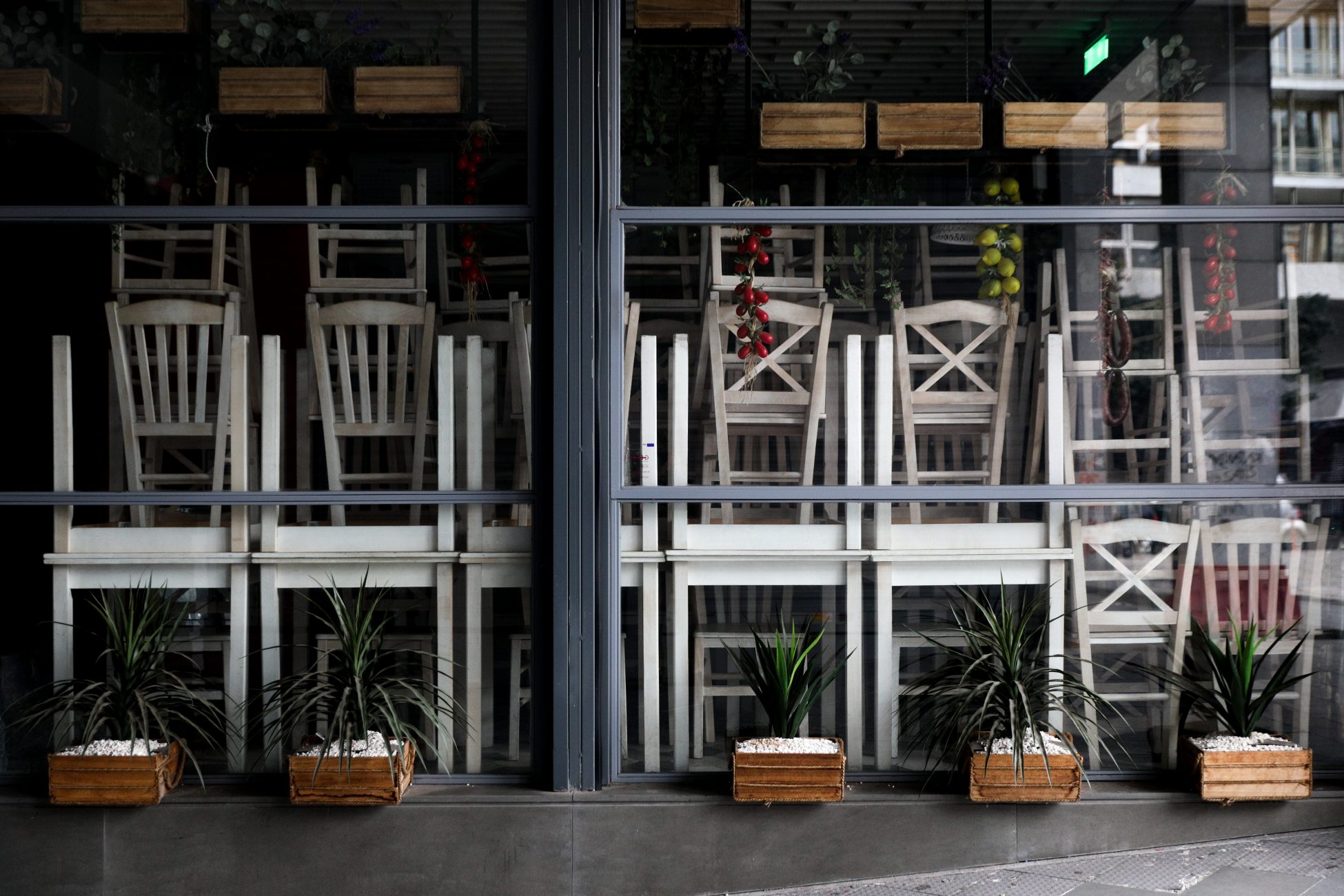 Δερμιτζάκης: Άνοιγμα της εστίασης σε 3 εβδομάδες αλλά μόνο με τραπεζάκια έξω