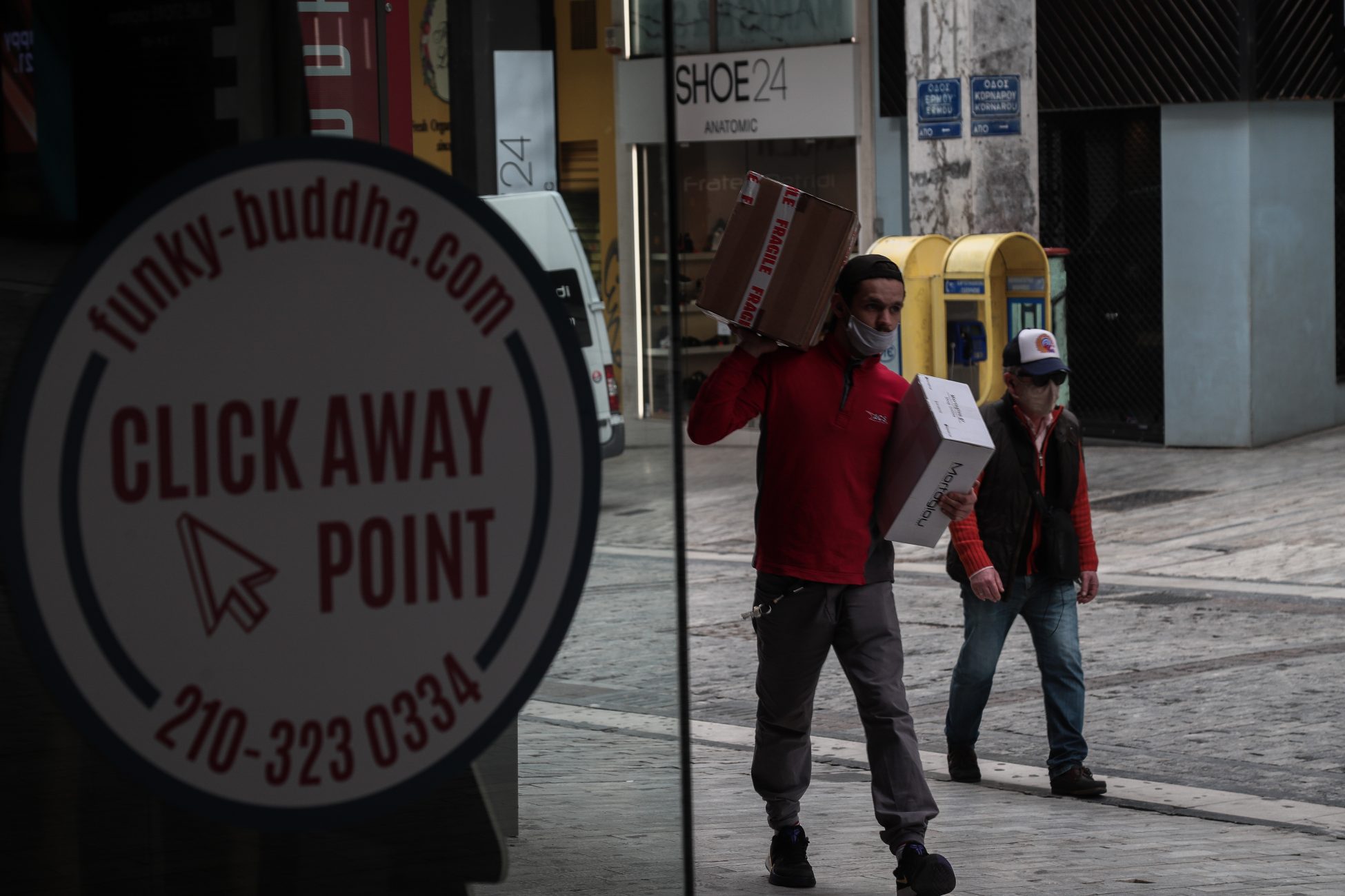 Έκκληση στον πρωθυπουργό από τον ΕΣΑ να ανοίξουν τα εμπορικά καταστήματα