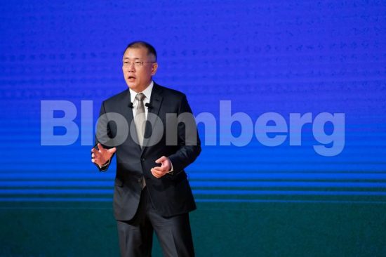 Πώς η Apple έκανε πλουσιότερη κατά 2 δισ. δολ την οικογένεια πίσω από την Hyundai