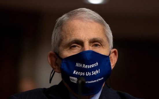 Στα τέλη Ιανουαρίου τοποθετεί την κορύφωση του κύματος της Όμικρον ο Φάουτσι