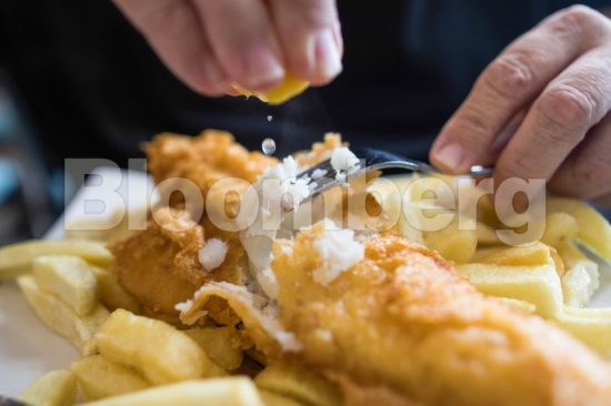 Συμφωνία Brexit: Θα μείνουν οι Βρετανοί χωρίς «Fish & Chips»;