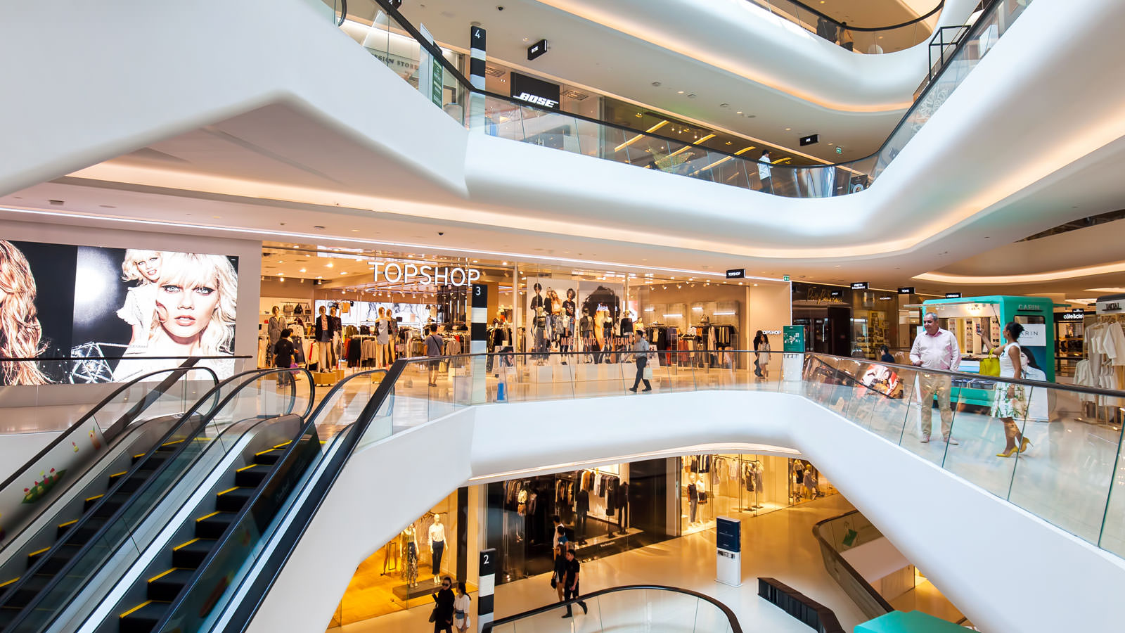 how-the-shopping-mall-became-a-hub-of-democracy-washington-monthly