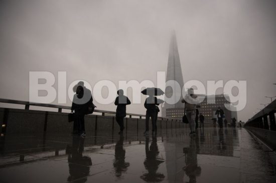 Περίπου 2,6 εκατ. νέοι άνεργοι στη Βρετανία λόγω κορωνοϊού