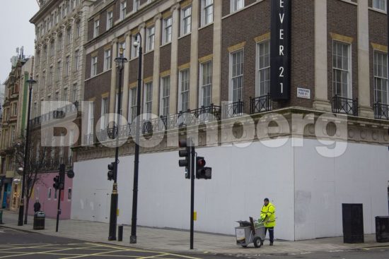 Βρετανία: Τα lockdown πληγώνουν το λιανεμπόριο – Ισχυρό πλήγμα για την Ted Baker