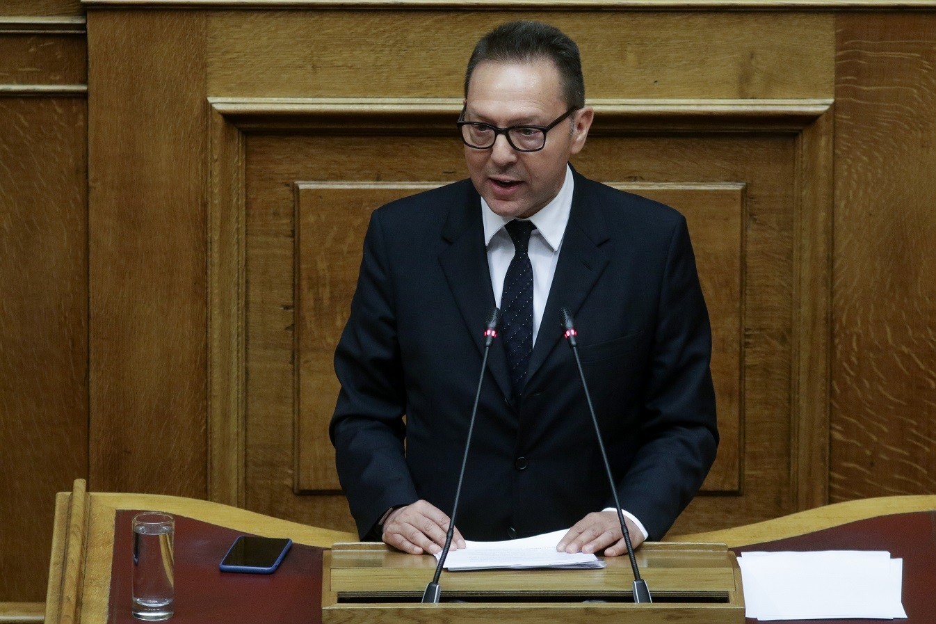 Μπρα ντε φερ Ζαββού – Στουρνάρα στη Βουλή με φόντο «Ηρακλή» και Bad Bank