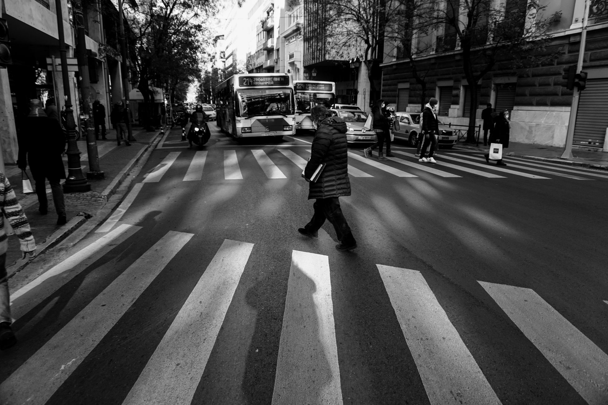 Μετακίνηση από δήμο σε δήμο: Πώς πάμε για ψώνια, τα sms και ποια καταστήματα ανοίγουν