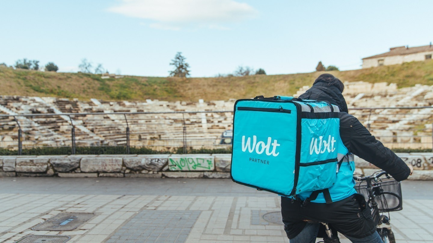 Wolt: Αναστέλει προληπτικά τη διανομή παραγγελιών λόγω της κακοκαιρίας
