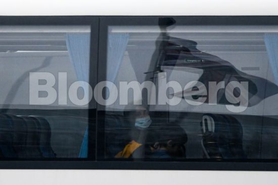 Αυξημένες και πιο επίπονες οι περίοδοι καραντίνας των ταξιδιωτών ανά τον κόσμο